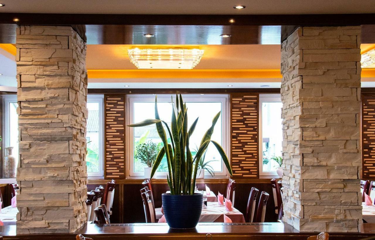 Gaststaette Lin Garden Hotel Untergruppenbach Bagian luar foto